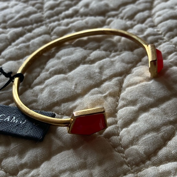 VINCE CAMUTO GOLD TONE
"PASSIONFRUIT" NEON CORAL SET
STONE CUFF BRACELET NWT - Picture 2 of 3